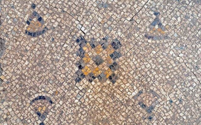 1,600-year-old Byzantine mosaic uncovered during archaeological excavations in Yavne (Assaf Peretz/Israel Antiquities Authority).