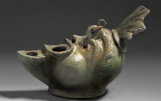 A bronze oil lamp discovered in Budapest 