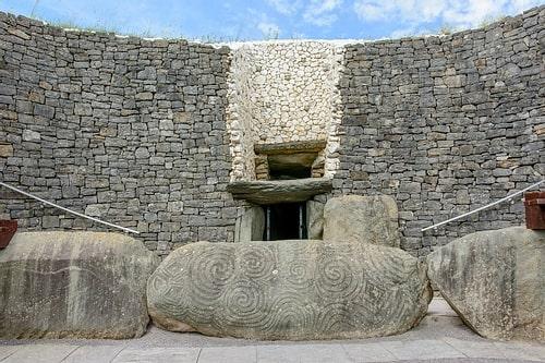 The Newgrange of Ireland older than the Egyptian pyramids and Stonehenge