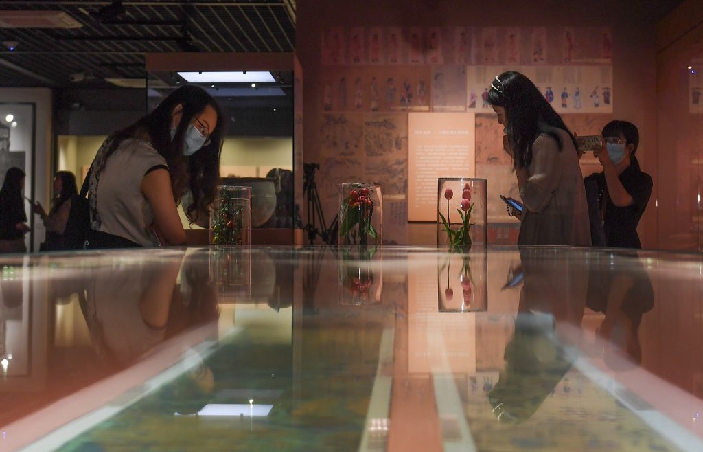 Visitors look at the paintings on the display in the exhibition "Creatures: Animals and plants along the Silk Road" in Hangzhou, east China's Zhejiang Province. Photo: CFP