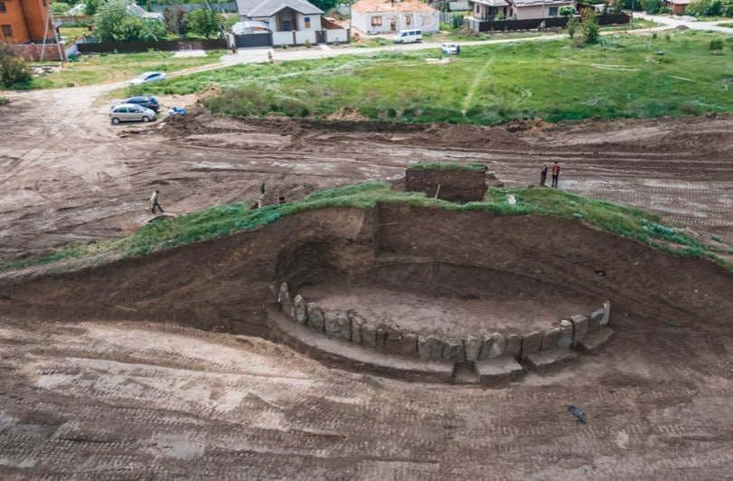 The kurgan is 7.5 metres high and 5 metres wide, and was probably used as a common burial place for over a thousand years. 