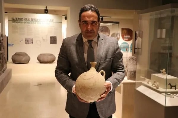 Gaziantep Museum Director Özgür Çomak said, " It is an artifact from about 3,700 years ago. Our first artwork with a smiling emoji in the world."