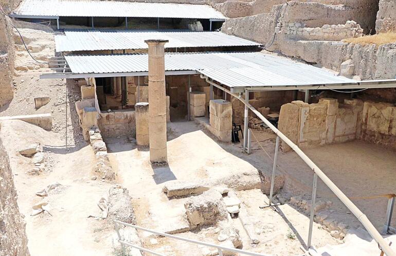 Two rock-hewn chamber believed to be Roman-era dining rooms were discovered at the famed 'House of the Muses' in Turkey