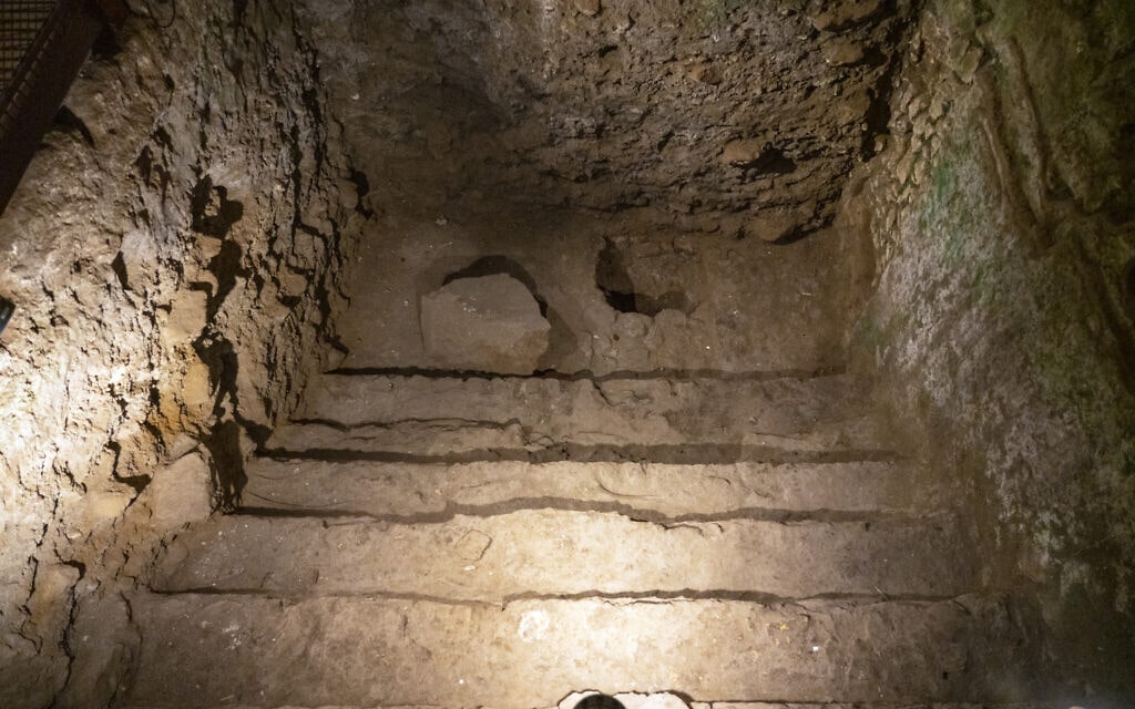 Remains of the magnificent 2000-year-old building recently excavated and due to be opened to the public as part of the Western Wall Tunnels Tour in Jerusalem's Old City. (Yaniv Berman/Israel Antiquities Authority)