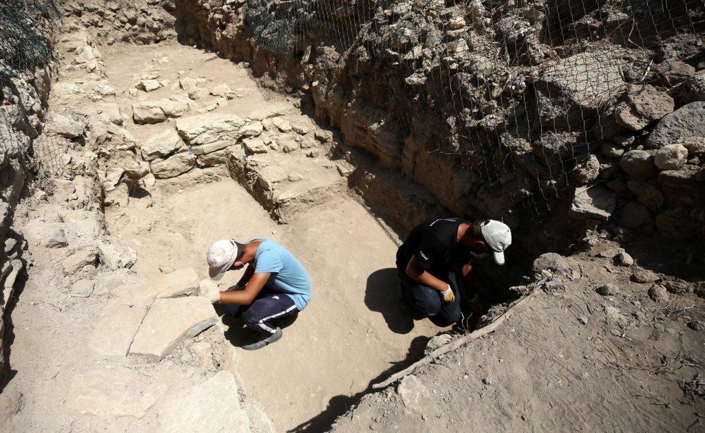 Archaeologists work in the ancient city of Troy, Çanakkale, western Turkey. (AA Photo)