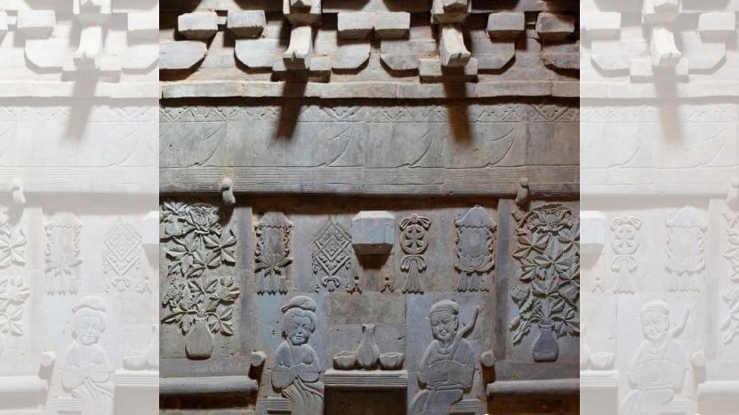 Carvings on the wall of the tomb. /Chinanews
