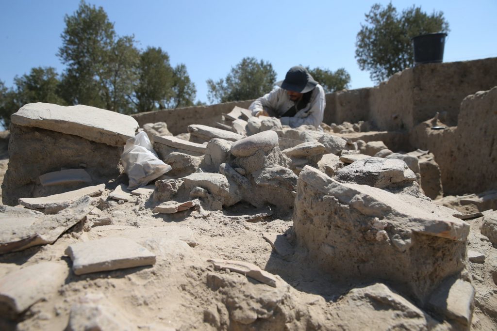 An archaeologist work in the area of the oven in Tepecik Mound, Aydın, western Turkey. (AA Photo)