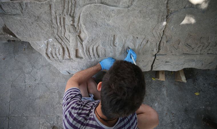 Professor Kaan İren told: "Here is a scene of propaganda under the pretext of war. We can say these reliefs are a scene from the Persian-Greek wars,"