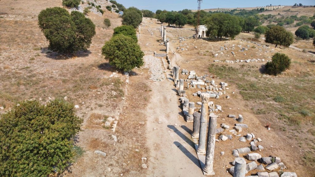 colonnaded street