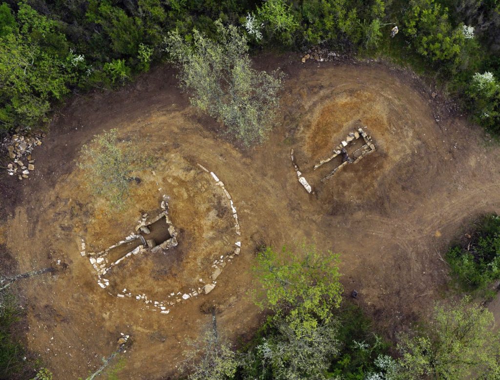 Areal view on two Etruscan tombs from San Germano in Vetulonia (Grosseto) dated to the sixth century CE where human remains analyzed in this study have been excavated. Photo: © Paolo Nannini