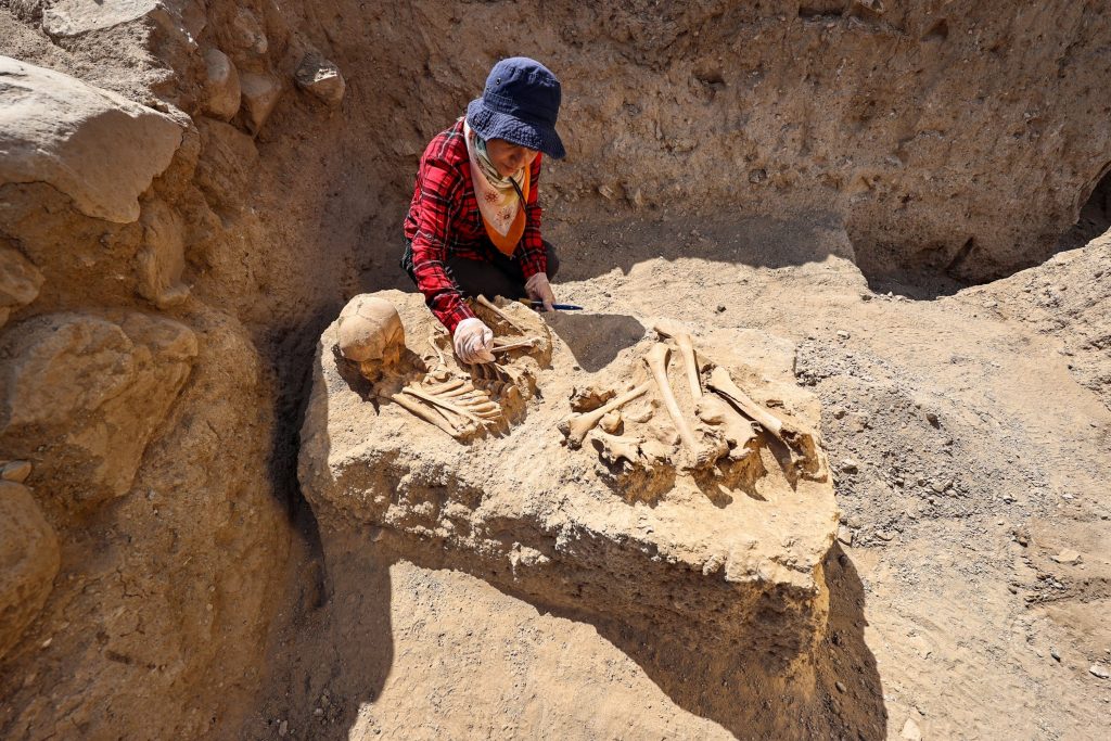 In this type, the dead bodies are buried near a platform. Photo: AA