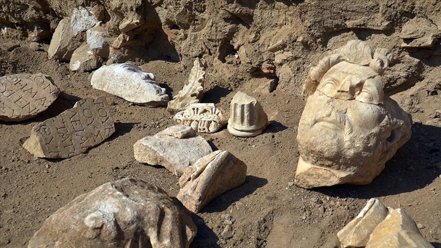 Parts of Emperor Publius Aelius Traianus Hadrianus statue Photo: Gökhan Düzyol – Anadolu Agency