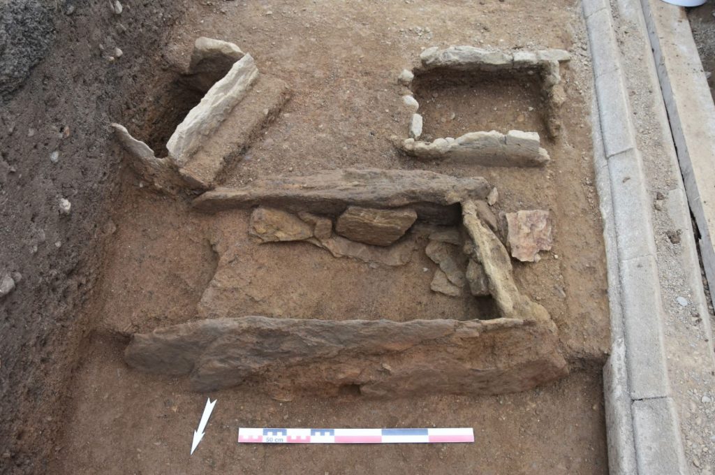 Three of the tombs being excavated in Chemin de Verney, Pully. Photo: Kanton Waadt/Newsflash