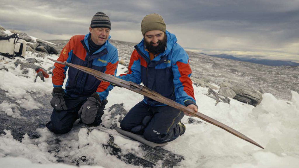 The new ski shows signs of repairs and a piece of the back end is missing that could still be frozen in the ice. Photo: Andreas Cristopher Nilsson. Secretoftheice.com