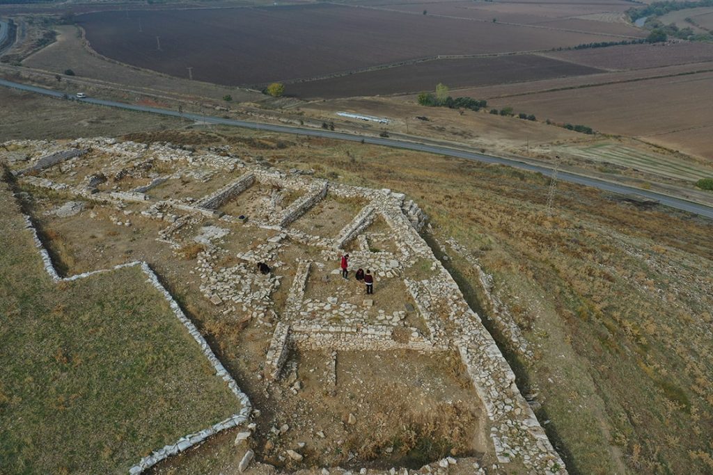 Structures in Turkey's Panaztepe pointing out a 5,000-year-old ...