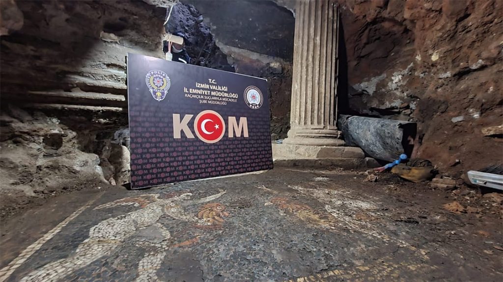  After the police gave information, experts from the Izmir Archaeological Museum conducted research in the region.
