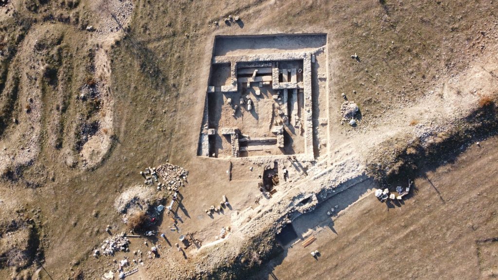 An aerial view of the square structure where the steelyard weight was found in the ancient city of Hadrianopolis, Karabük, northern Turkey. (AA Photo)