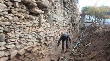 At a dig site in western Turkey, a centuries-old Byzantine stronghold will be revealed