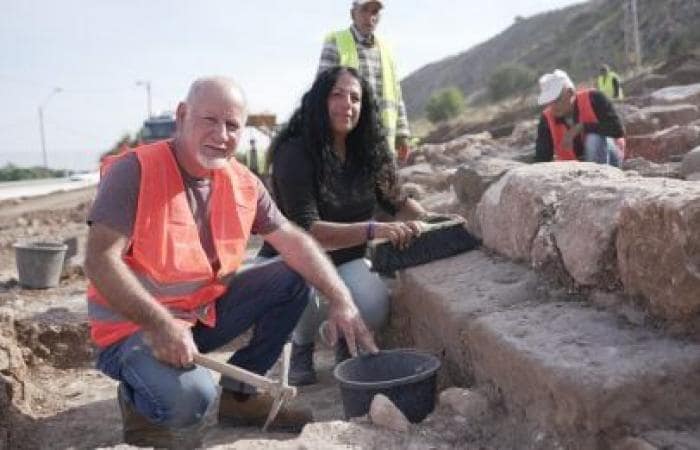 Dina Avshalom-Gorni, right, at the excavation site of an ancient synagogue in Migdal. Photo: University of Haifa