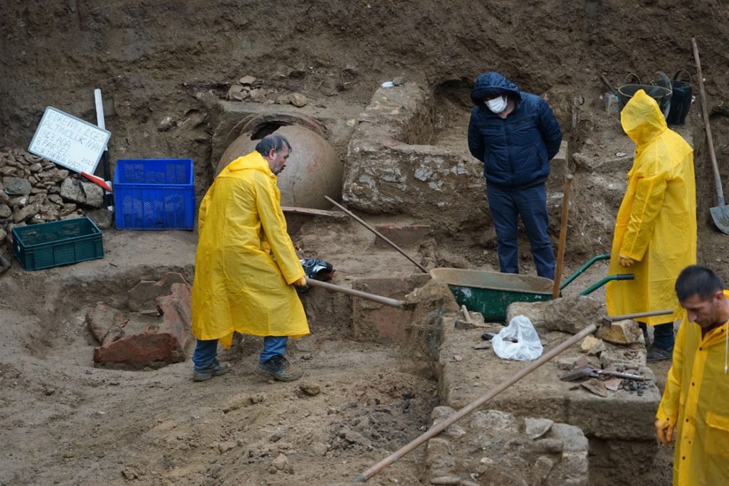 Archaeologists work in the ancient city of Antandros, Balıkesir, western Turkey. Photo: AA