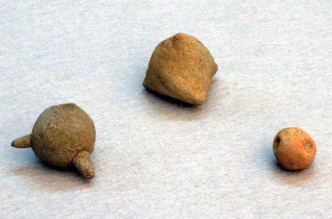 Clay caltrops unearthed at the ruins of Hachioji Castle. They are kept by the Hachioji City Historical Museum. Photo: Saitama Prefectural Ranzan Historical Museum