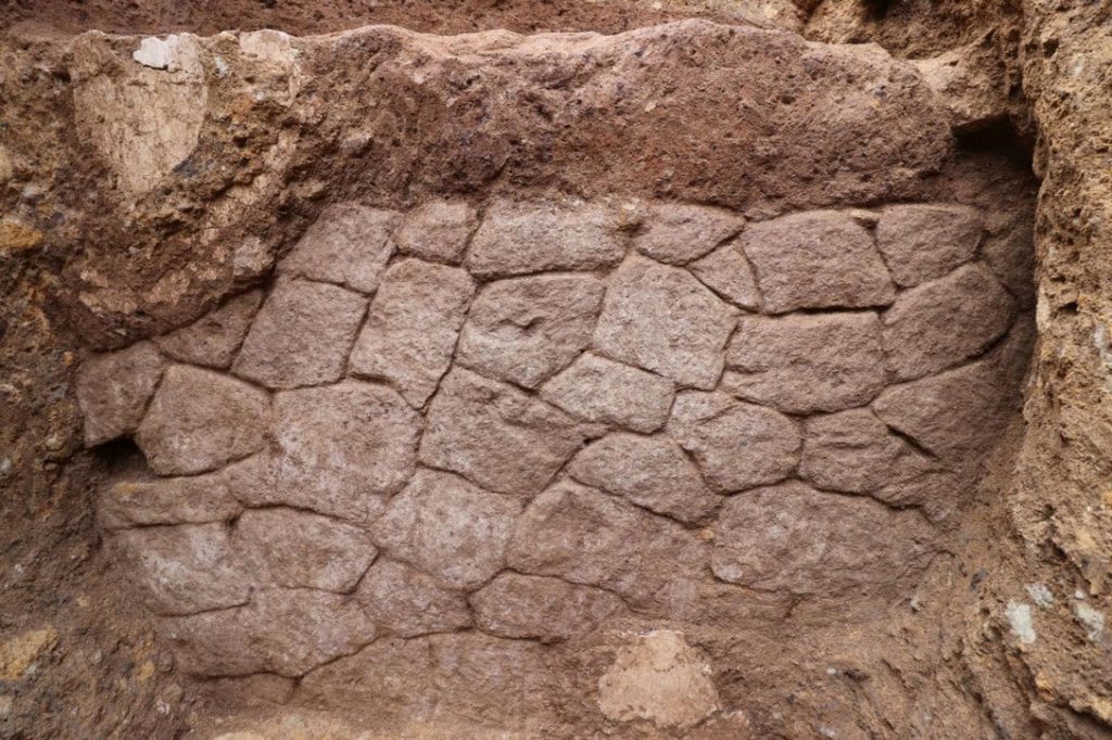 Archaeologists in southern Italy have discovered the ruins of a painted brick wall at a site that might have been a forerunner of a temple dedicated to the goddess Athena