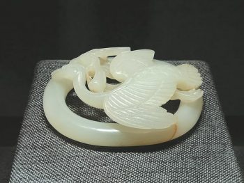A jade decoration with a gyrfalcon pattern among the cultural relics on display at the Taizicheng site.