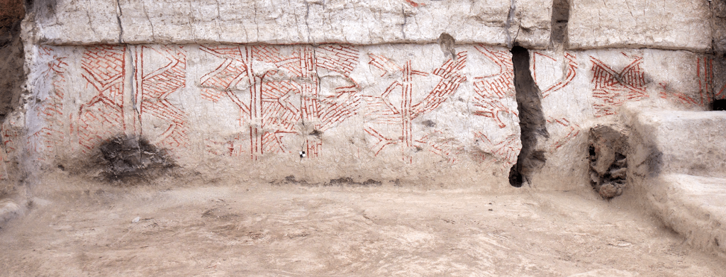 Geometric wall painting in the building. Photo: Jason Quinlan/Çatalhöyük Research Project