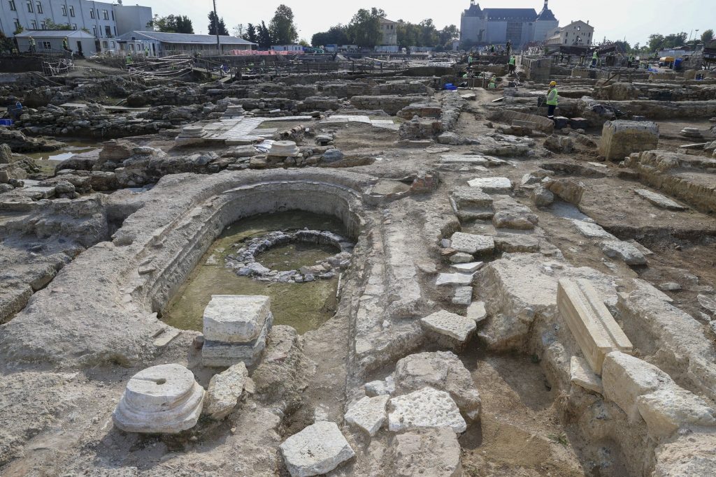 Ancient artifacts are seen at the Haydarpaşa excavation area in Kadıköy, Istanbul.  (AA Photo)