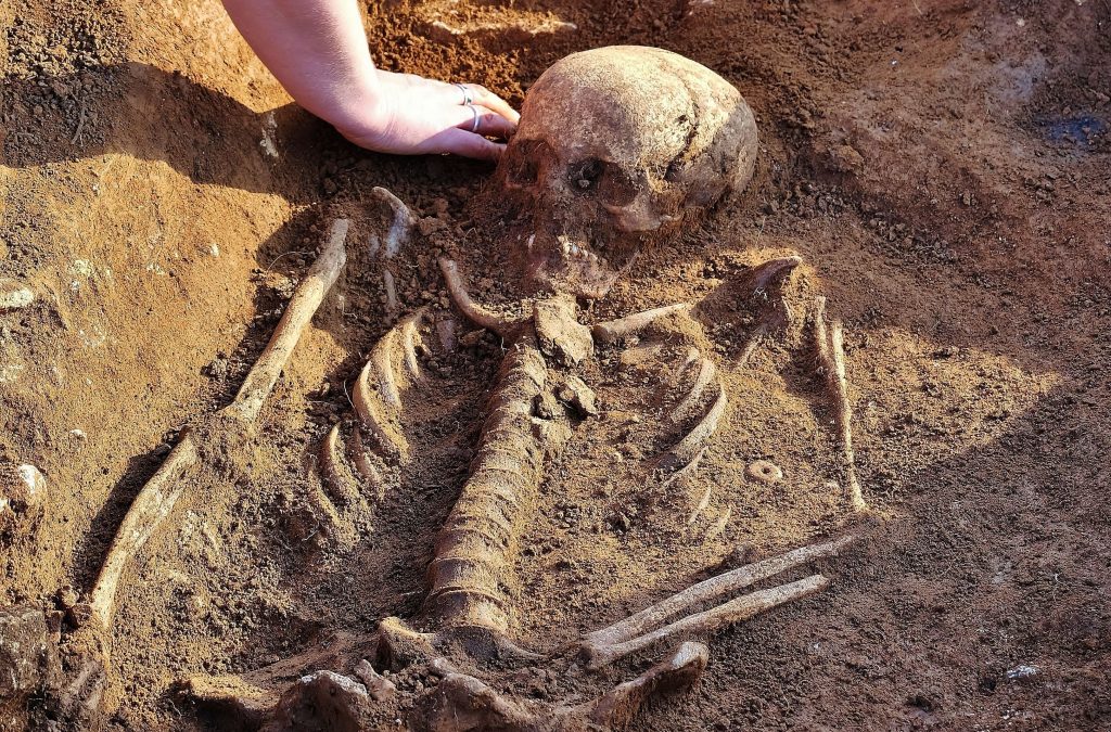 Early-medieval skeleton excavated with grave goods in 2015 in Warwickshire