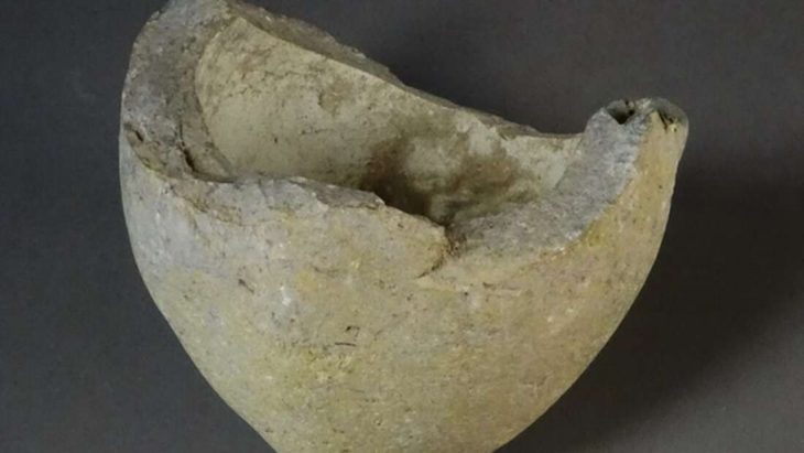 Sherd 737, possibly an ancient hand grenade. (Robert Mason, Royal Ontario Museum)