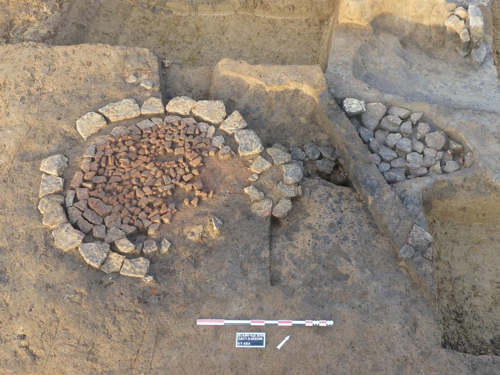 A domestic oven was unearthed in the Iron Age settlement. Photo: Olivier Morin, Inrap