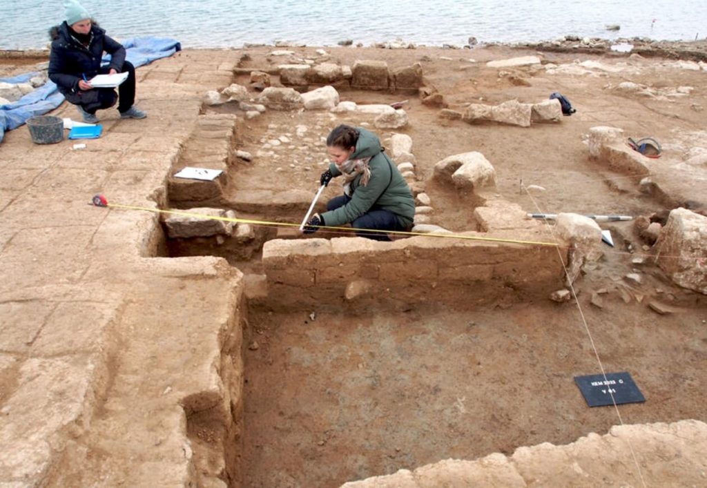 The excavated large buildings from the Mittani period are measured and archaeologically documented. Photo: University of Tübingen