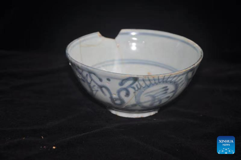 File photo shows a porcelain bowl unearthed at the Houbeishan tomb complex in the city of Yongzhou, central China's Hunan Province.