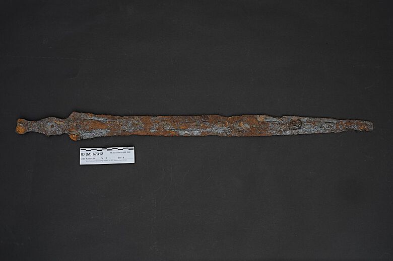 Well-preserved Iron Age sword from Andechs-Frieding (Photo: BLfD)