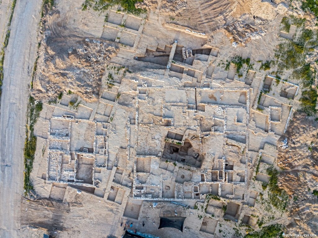 Aerial photograph of the 7th-century luxurious estate building found near today's Rahat. Photo: Assaf Peretz, Israel Antiquities Authority