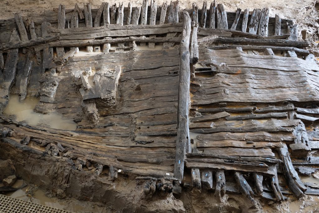 General view of the middle part of the boat. Photo: Patrick Ernaux, Inrap