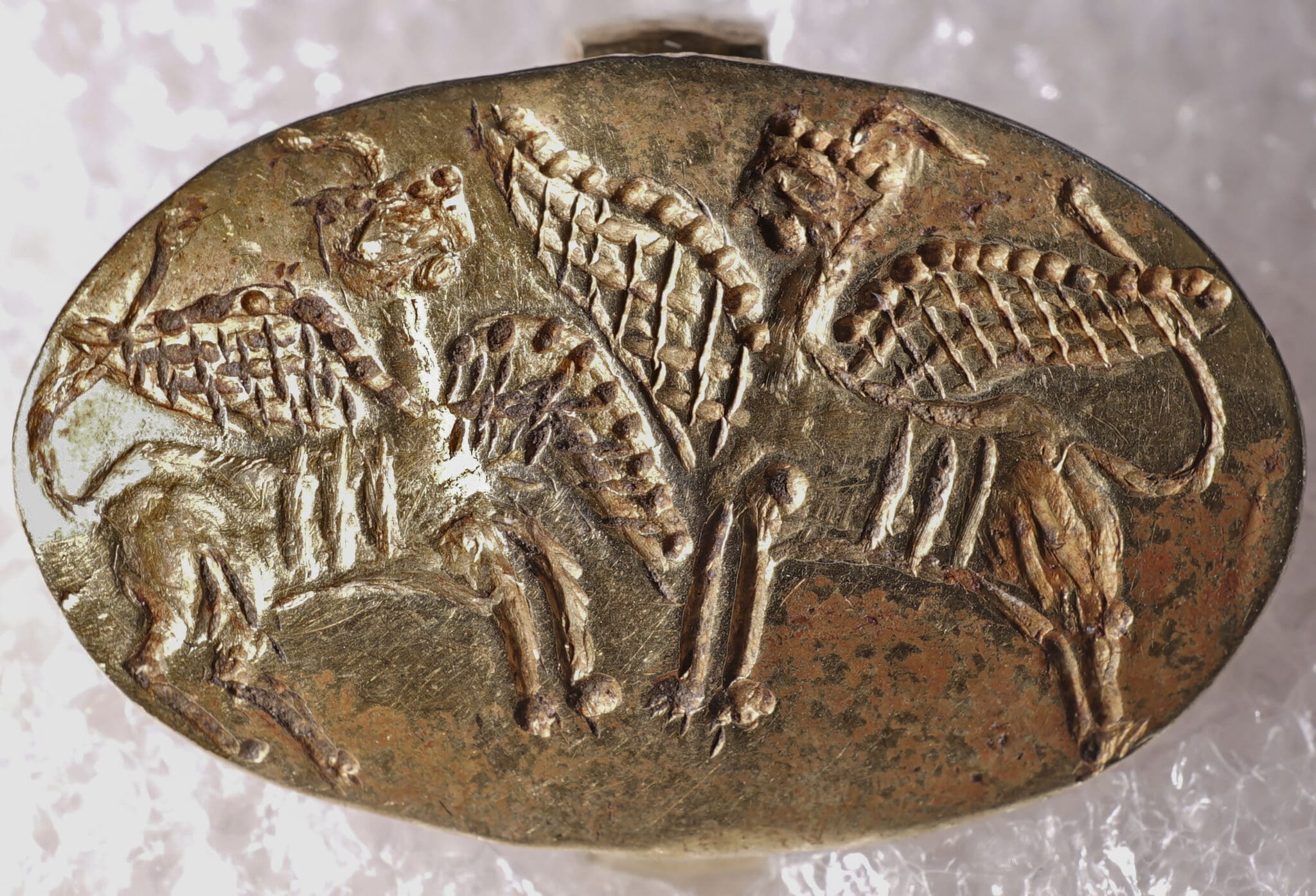 Globetrotting Mycenaean gold ring