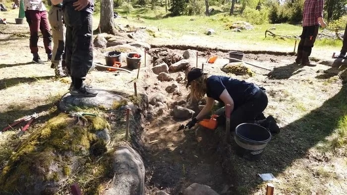 Archeologists from Stockholm University at work on the site of the Viking boatyard. Photo. Paul Parker/Stockholm University.