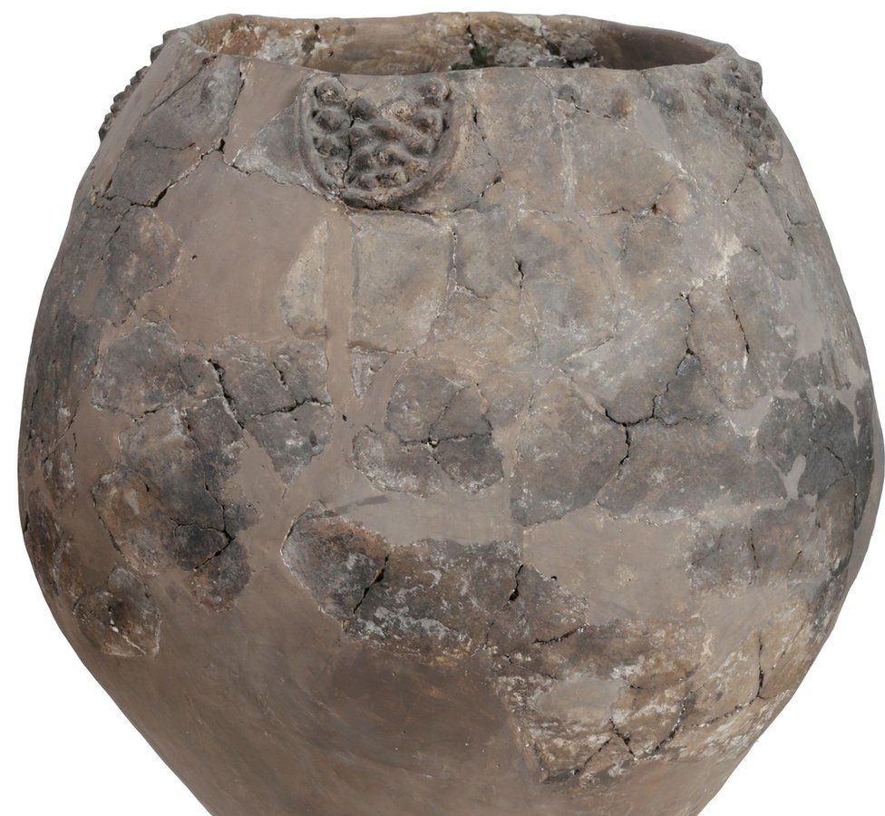 Some of the Neolithic jars bore decorations of grapes