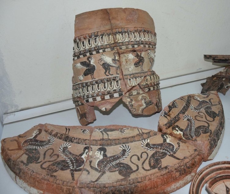 A 2,500-year-old perirrhanterion (wash-basin) was found during this year’s excavations in the Klazomenai Ancient City in Izmir’s Urla district. 