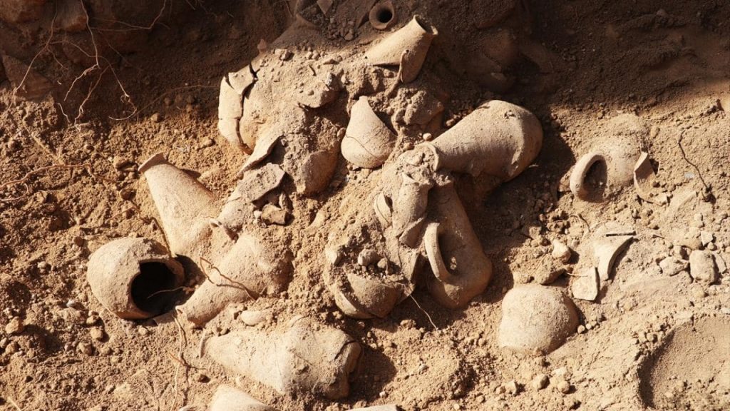 Clay offering vessels were discovered in excavations at the ancient city of Antiocheia in Hatay, Türkiye. Photo: AA Photo