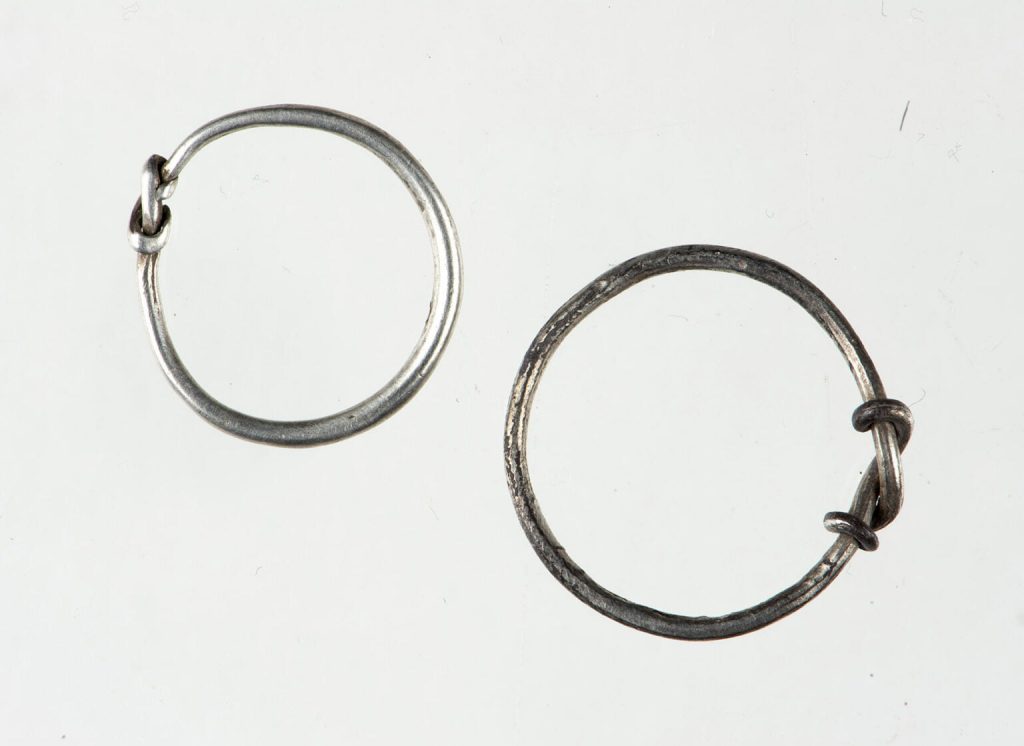 Two silver finger rings from the find. Photo: Birgit Maixner / NTNU Science Museum.