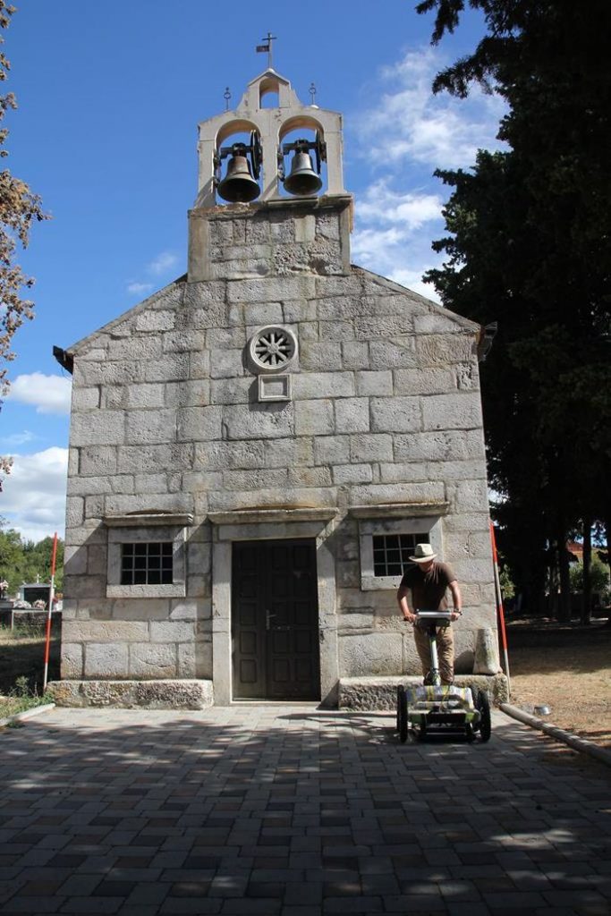 Georadar survey around the church in Danilo, under which relics of the Roman sacral building were discovered. Photo: O. Orłowska