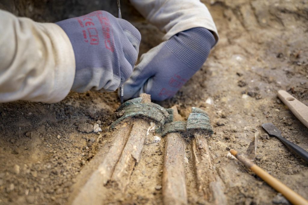 Six bracelets were discovered at ankle level, during excavation. Photo: © Denis Dubesset, Inrap