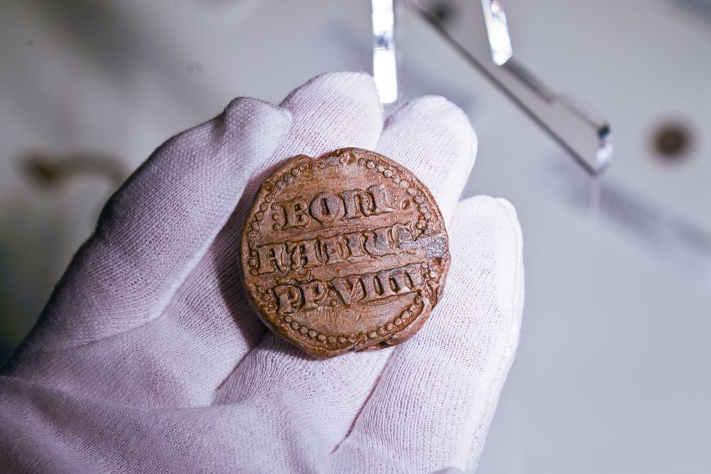 Dating from the 14th century, the papal bull was found in 2021 in a former cemetery by the PARSĘTA Exploration & Search Group.
Photo: Marcin Bielecki/PAP