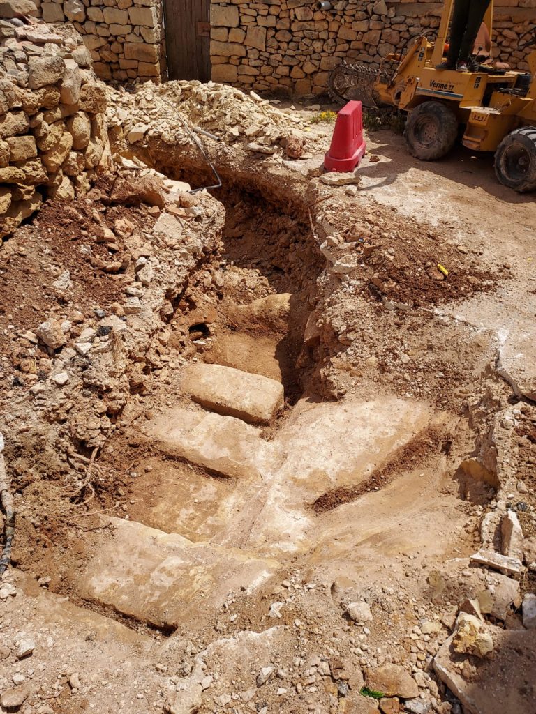 Некоторые из высеченных камней из карьера были обнаружены между Марсашлокком и Жейтуном. Фото: Управление культурного наследия
