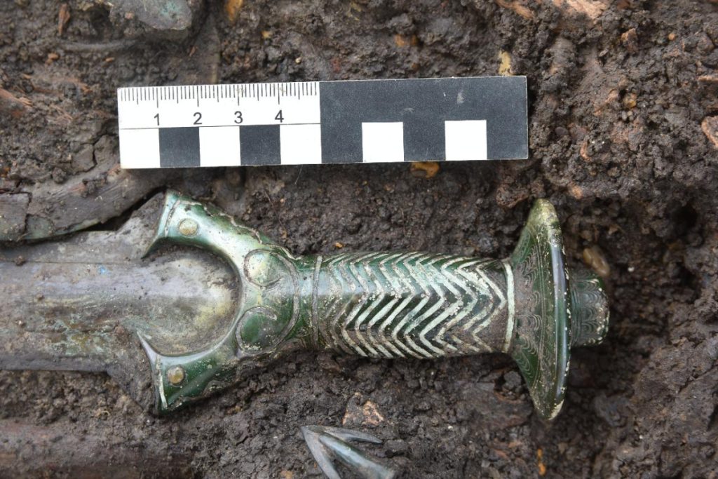 Archaeologists Find A 3 000 Year Old Bronze Sword In Germany Arkeonews