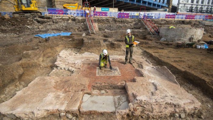 ‘Incredibly Rare’ Roman Mausoleum Unearthed Near London Bridge Station ...