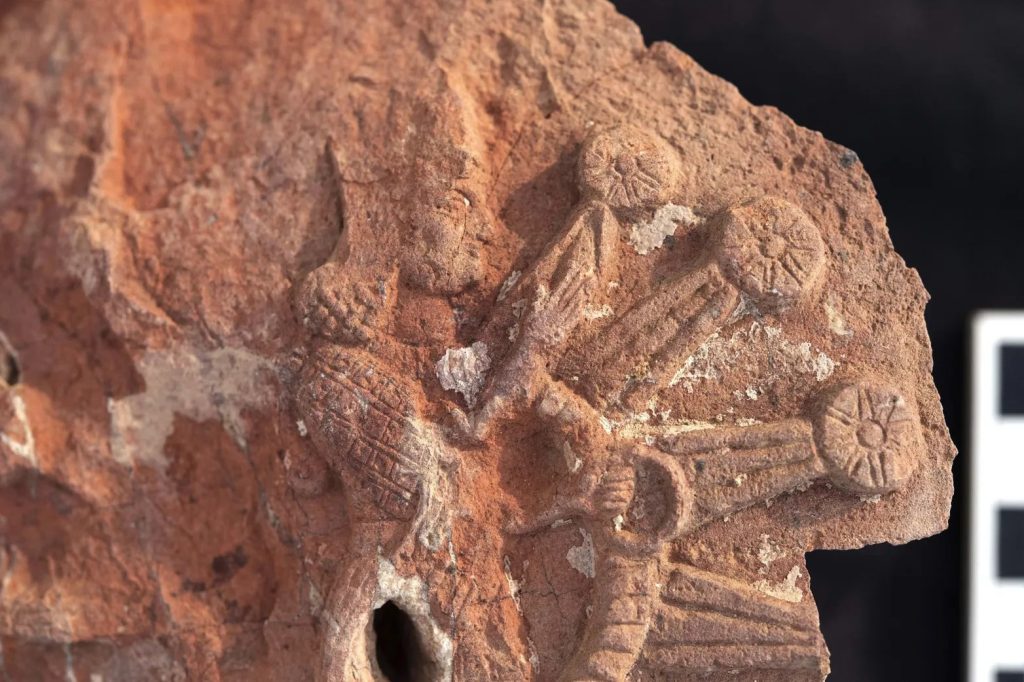 Фрагмент каменной стелы с изображением Иштар внутри звездообразования. Фото: Пенсильванский университет